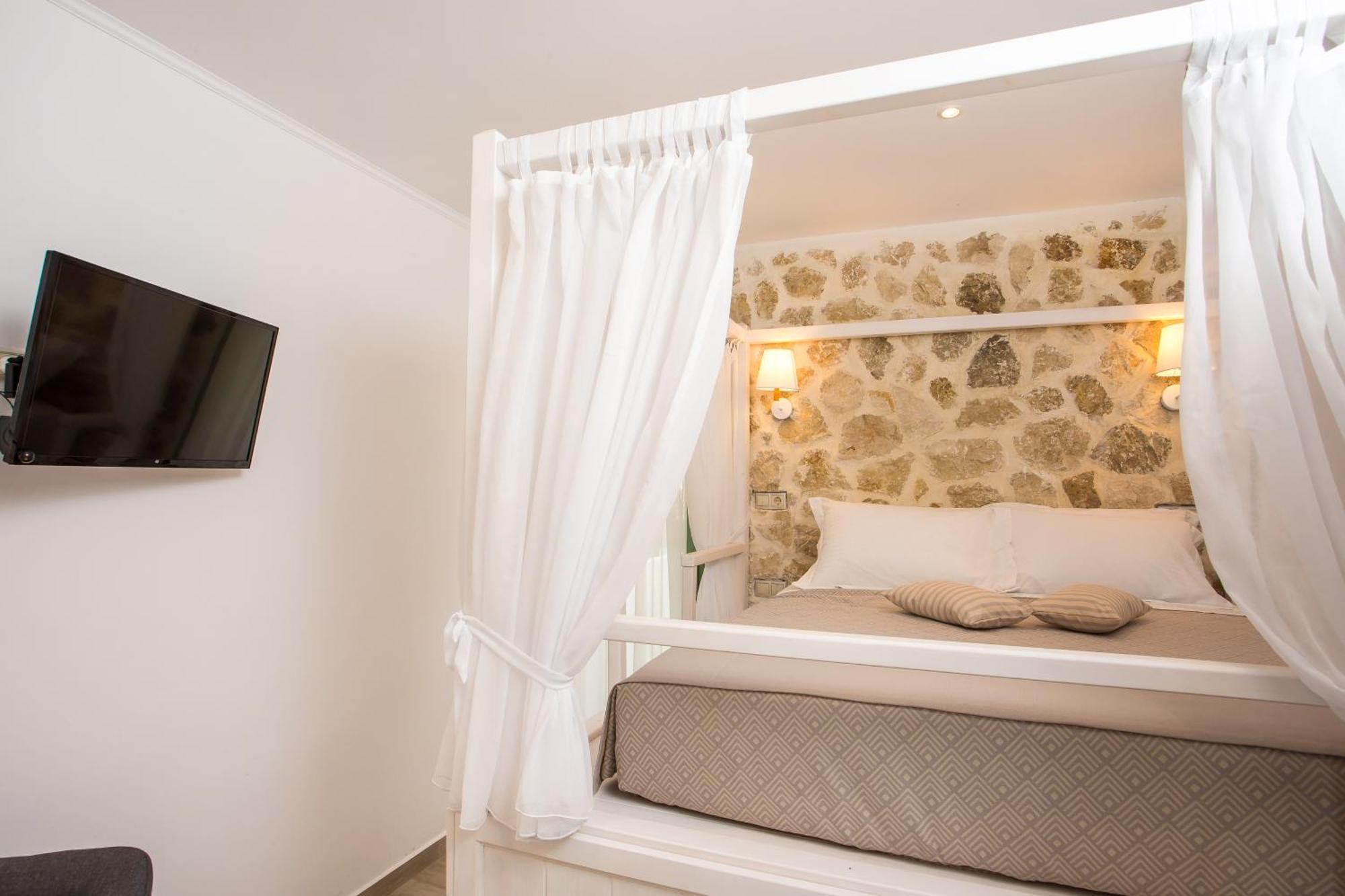 Egli Luxury Apartments Archangelos  Exterior photo